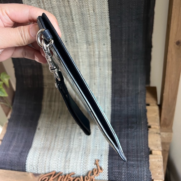 🌼SOLD🌼🌸Gucci Blooms Zip Wrislet Pouch🌸 - Picture 11 of 17